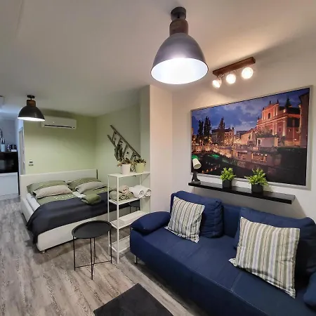 Courtyard Under The Castle شقة *