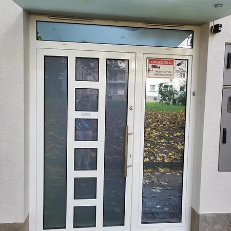 Courtyard Under The Castle Apartman Ljubljana